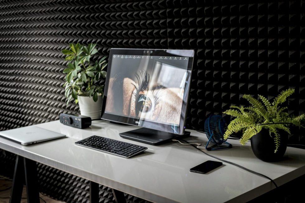 Hourly private office space for meetings.